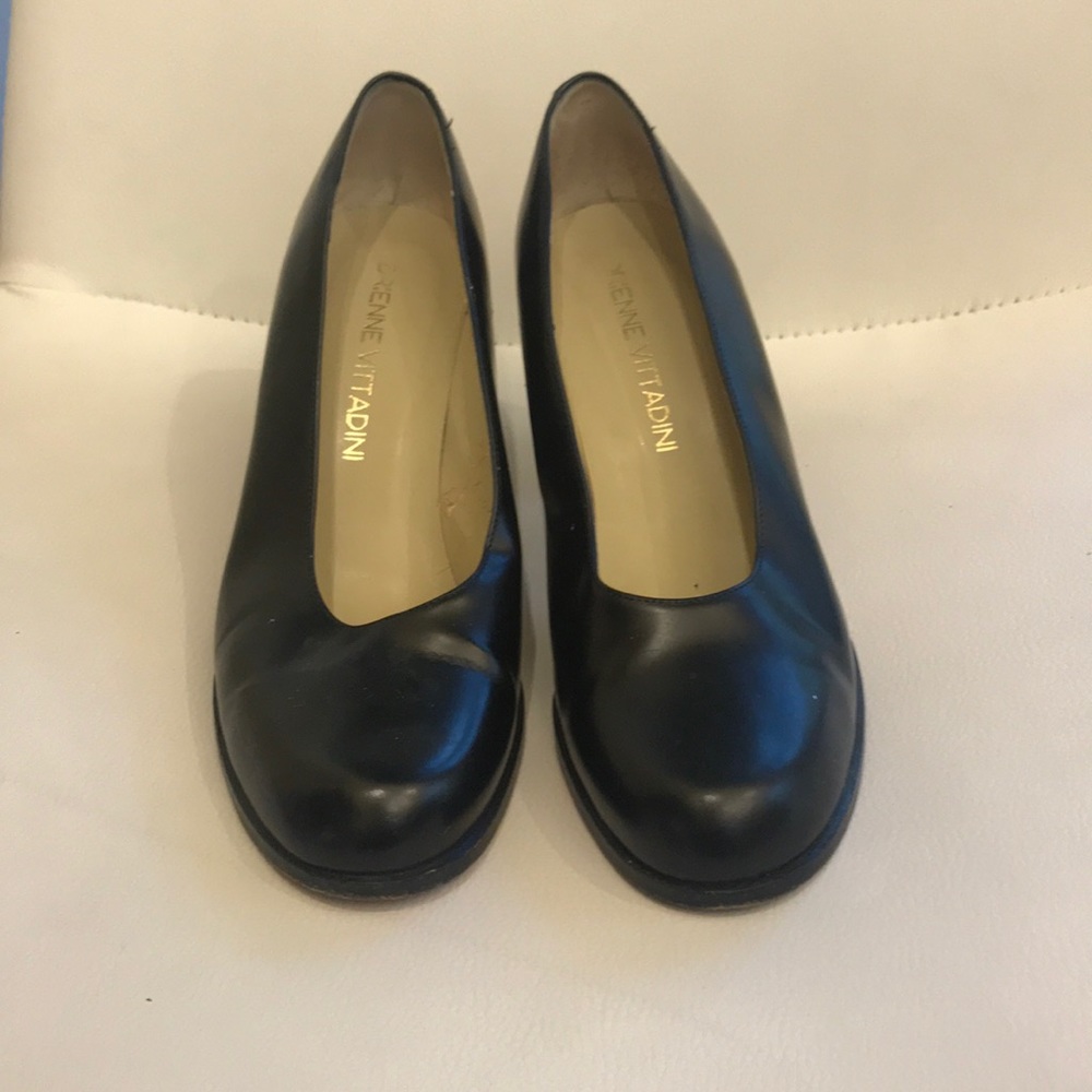 Adrienne Vittadini plain black heels